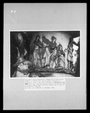 Corradini Vase — Relief mit Alexander dem Großen und den Frauen des Darius
