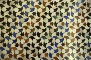 Azulejos im Sockelbereich des Patio de los Arrayanes