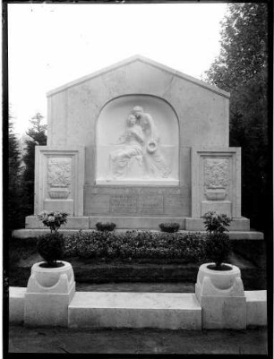 Karlsruhe Hauptfriedhof - Haid-und-Neu-Straße Grabmal der Familie Wolff (um 1861)