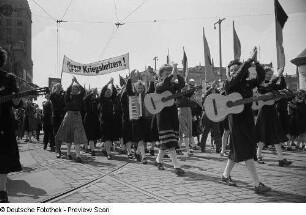 Musikgruppe der FDJ im Demonstrationszug