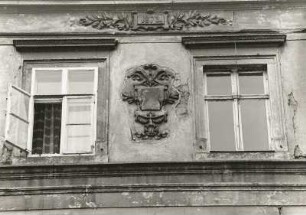 Dresden-Neustadt, Louis-Braille-Straße 1. Wohnhaus (1873). Fenster (2. Obergeschoß)