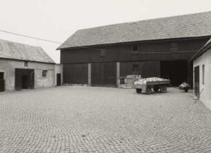 Vierseithof (18. Jh.). Nebengebäude und Scheune : Rathmannsdorf-Höhe, Pestalozzistraße 3. Vierseithof (18. Jh.). Nebengebäude und Scheune. Hofansicht