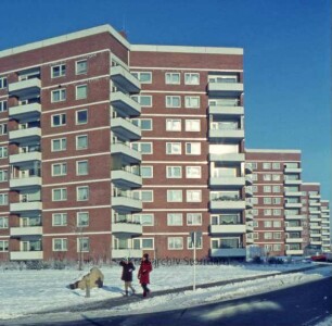 Hermann-Löns-Straße im Winter: Hochhäuser