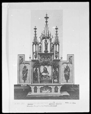 Mittelschrein mit Pietà