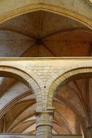 Frankreich. Bourgogne. Nievre. Nevers. Kathedrale Saint Cyr et Sainte Juliette. Innen. Deckenkonstruktion