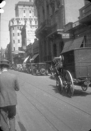 Straßenansicht mit Pferdekutsche (Lateinamerika-Aufenthalte 1928/1942 – 1. Chile 1928)