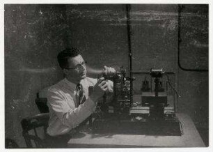Dr. Menzel, Astronom am Lick Observatorium, Camptonville, Kalifornien. Dr. Menzel