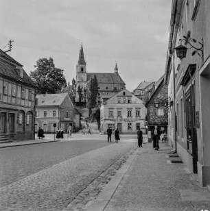 Schirgiswalde : Schirgiswalde. Rathausstraße. Blick zur Pfarrkirche St. Mariä Himmelfahrt