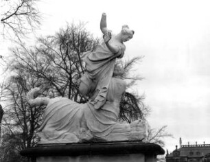 Dresden-Altstadt. "Entführung der Deianira durch den Kentaur Nessus" (A. Corradini), Hauptallee im Großen Garten