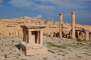 Libyen - römische Ausgrabungen : Einstiger römischer Tempel in der Ausgrabungsstätte Sabrata am Mittelmeer, aufgenommen 2006