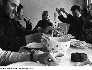 Essen mit Mitarbeitern der VEB Filmfabrik Wolfen