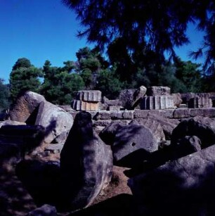 Olympia, Altis. Zeus-Tempel von Süden. Westteil im Morgenlicht