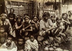 Gruppenbildnis der Igorot (Philippinen-Aufenthalt 1897-1932 - Album Philippinen)