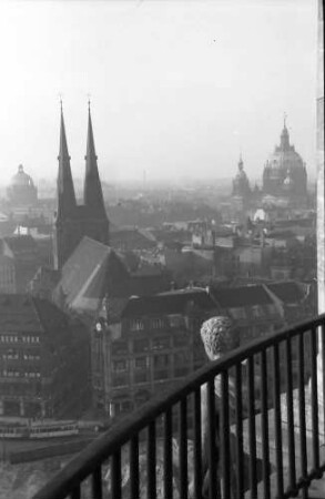 Berlin: Blick vom Stadthaus auf Spree; Nicolaikirche
