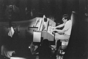 Szenenbilder aus "Erfindung der Liebe", Ballettabend mit Ludwig van Beethovens "Die Geschöpfe des Prometheus" und einer Tanzausdeutung von Antonio Vivaldis "Die Jahreszeiten". Komische Oper Berlin, 16.07.1976