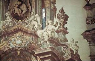 Illusionistisch gemalter Hochaltar