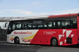 Girona - Airport Costa Brava : Zubringerbus, aufgenommen am 15. April 2012 am Airport Girona Costa Brava