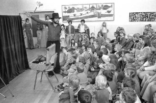 Hanauer Puppentheater von Oskar Feder. Gastspiel in der Uhlandschule
