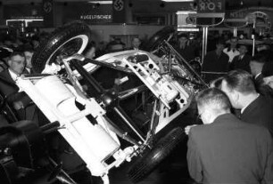 Berlin: Automobilausstellung; Ford Onassis; im Drehen