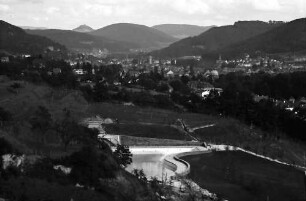 Lahr: Fernblick über die Stadt bis Geroldseck; Vordergrund Bad