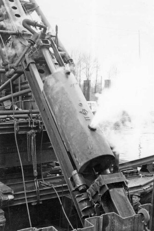 Bau einer Spundwand im Hafen Schulau/Wedel an der Elbe