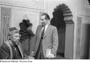 Szenenbilder aus dem Stück "Nathan der Weise" von Gotthold Ephraim Lessing im Deutschen Theater Berlin : Paul Wegener als Nathan (links) mit Fritz Wisten (rechts)