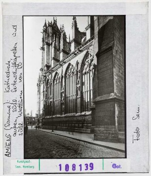 Amiens: Kathedrale, südliche Seitenschiffkapellen und südlicher Westturm von Südosten