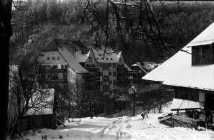 Glotterbad: Sanatorium Glotterbad, Carlsbau; vom Bauernhof aus