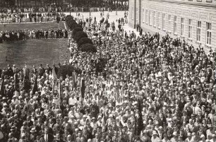 Verfassungstag 1929 (Blick auf Vereine und Publikum)