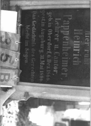 Grabstein 35 (Index: 99786634) Maße HxBxT: 194x53x20 cm Besonderheit: kulturhistorisch wertvoll / hist.-wiss. Gründe (Gemeindestellung): Grabstein 35B