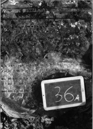 Grabstein 36 (Index: 100090635) Material: Sandstein Zustand: beschäd. /verwittert mit Textverlust Maße HxBxT: 0x0x0 cm Beschreibung: Stele, Konvexbogenabschluß: Grabstein 36A