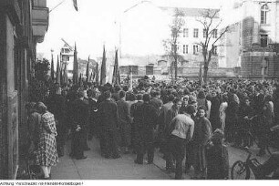 Dresden, Fritz-Heckert-Platz (Wettiner Platz), Enthüllung einer Gedenktafel zur Erinnerung an die Bücherverbrennung am 8. März 1933 auf dem Platz am Tag des freien Buches durch Hermann Matern, 10. Mai 1948