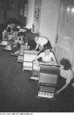 Kulturgruppen des VEB Kartonagenindustrie Dresden, April 1952