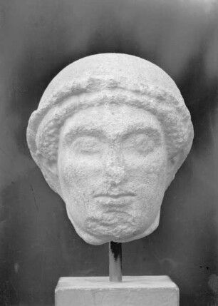 weiblicher Kopf aus dem Aphaiaheiligtum auf Aigina