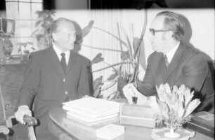 Freiburg: Rathaus, Oberbürgermeister Dr. Keidel, Justizminister Rudolf Schieler