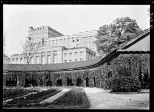 Teplitz-Schönau (Teplice/Tschechische Republik). Stadtheater. Außenansicht