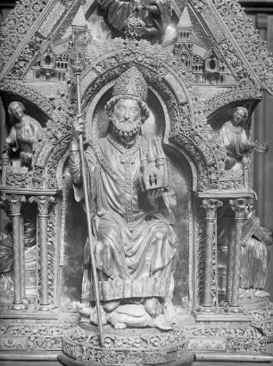 Schrein des heiligen Eleutherius von Tournai — Der heilige Eleutherius von Tournai mit einem Kirchenmodell
