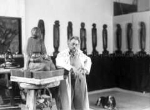 Ernst Barlach in seinem Atelier am Heidberg in Güstrow