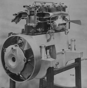 16/45 PS-Motor, ventillos, mit Schiebersteuerung (Daimler) : Technikgeschichte | Maschinenbau | Verkehrswesen | Autowesen