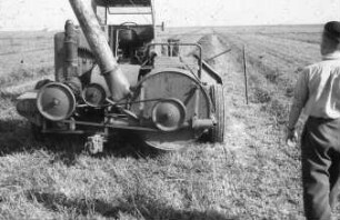 Gezogener Feldhäcksler mit Aufbaumotor