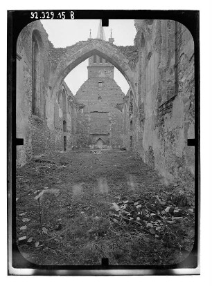 Müncheberg. Ruine der Stadtpfarrkirche St. Marien (Restaurierung 1991-1996). Inneres nach Westen