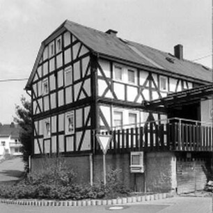 Bischoffen, Mittelstraße 1