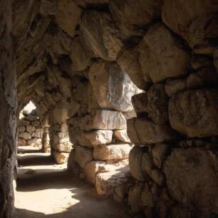 Tiryns. Ostkasematten. Zitadelle, 14. Jh. v. Chr., Ostkasematten. Blick nach Norden