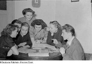 Zirkelteilnehmer des FDJ-Schuljahres