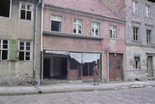 DDR. Verfallenes, freigezogenes Altstadthaus