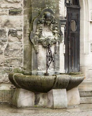 Heiligkreuz-Schule — Brunnen