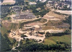 Freiberg. Himmelfahrter Revier mit Abrahamschacht gegen das Stadtzentrum. Luftbild-Schrägaufnahme von Ostnordost