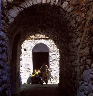 Chios. Mesta im Süden der Insel. Tunnelgasse in dem Bauernfestungsdorf