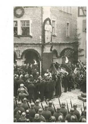 Einweihung der Totengedenktafel beim Sigmaringer Rathaus