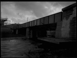 Fichtenberg: Bahnbrücke über Fluss, Baustelle